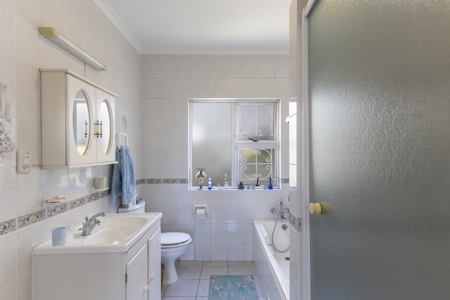 5 Bedroom Property for Sale in Lochnerhof Western Cape